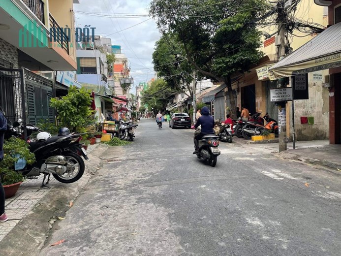 Bán nhà hẻm 622// Cộng hoà - Nhất Chi mai, DT: 5.5x25m, 3 Tầng - 6 PN, hạ sâu còn 8.9 tỷ.