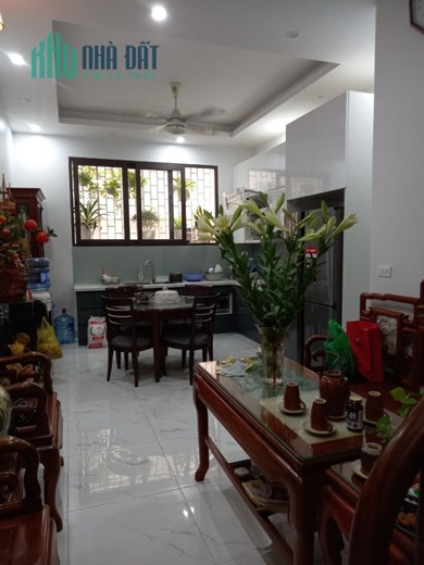 Chính chủ cần bán nhà Đống Đa - ngõ to rộng - ô tô vào nhà dt 105 m2 x 5 t giá 18,5 tỷ