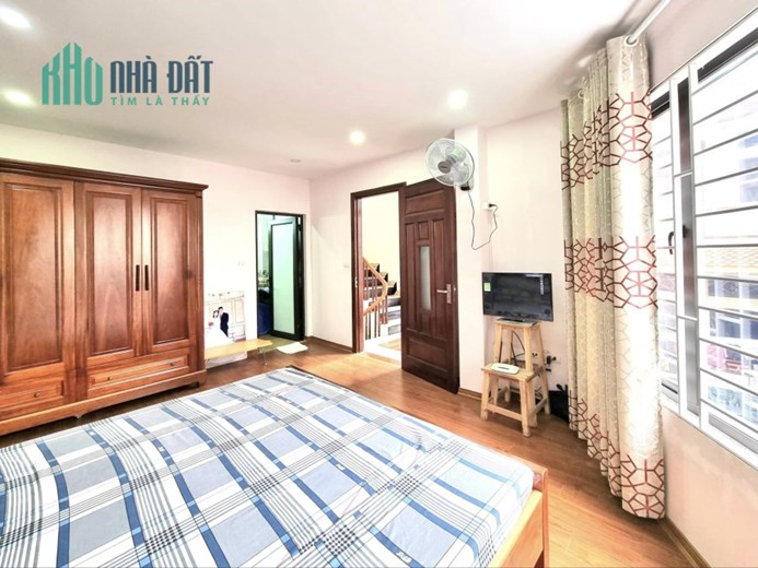 HIẾM - LÔ GÓC - KINH DOANH ĐỈNH - MORING ĐỖ CỬA - NGÕ THÔNG - GẦN PHỐ - NHÀ ĐẸP Ở NGAY.