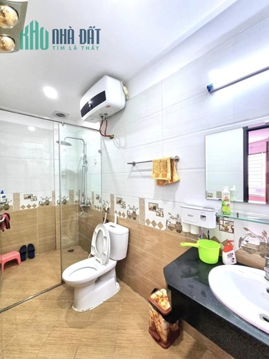 HIẾM - LÔ GÓC - KINH DOANH ĐỈNH - MORING ĐỖ CỬA - NGÕ THÔNG - GẦN PHỐ - NHÀ ĐẸP Ở NGAY.