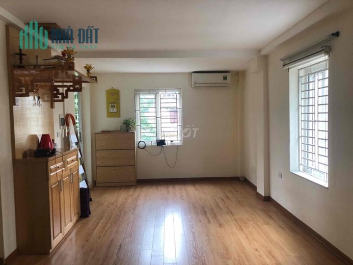 Cho thuê căn hộ chung cư tầng 4, nhà Z7 khu tập thể Bách Khoa
