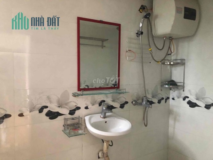 Cho thuê căn hộ chung cư tầng 4, nhà Z7 khu tập thể Bách Khoa