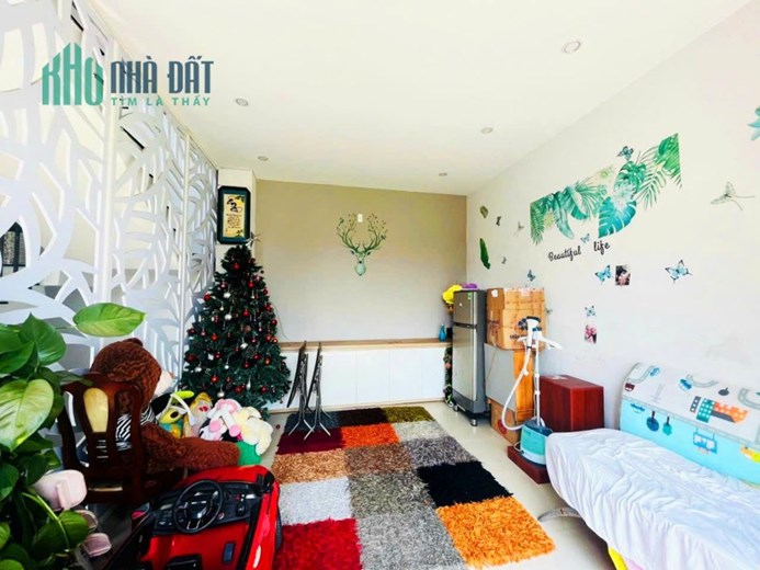 Nhà 2 Mặt Tiền Vip Song Song Đường Tôn Đản, Giá 3 Tỷ 5, DT Đất: 104m2, Full Nội Thất.