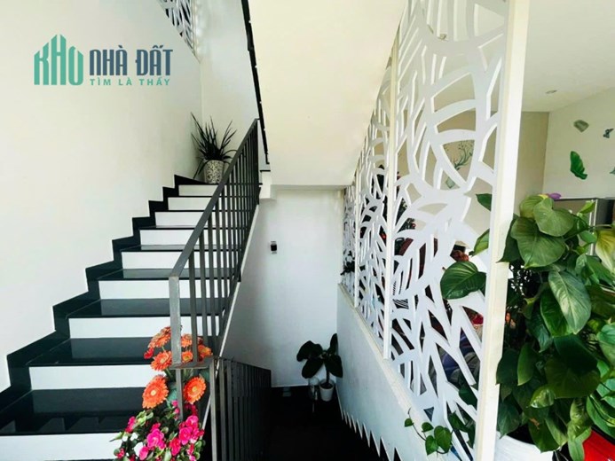 Nhà 2 Mặt Tiền Vip Song Song Đường Tôn Đản, Giá 3 Tỷ 5, DT Đất: 104m2, Full Nội Thất.