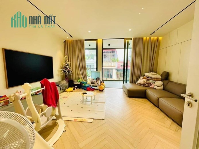 Bán nhà 6 tầng thang máy phố Nguyễn Phúc Lai, Đống Đa, ô tô tránh, 96m, MT 5.7m, 25.9 tỷ