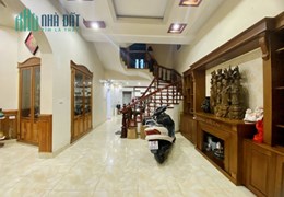 Bán biệt thự Mini phố Đình Đông, diện tích 80m 4 tầng sân cổng GIÁ 4.88 tỉ