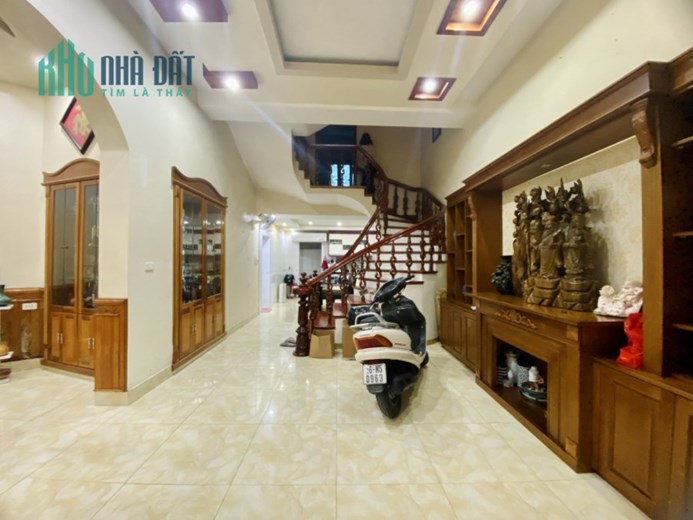 Bán biệt thự Mini phố Đình Đông, diện tích 80m 4 tầng sân cổng GIÁ 4.88 tỉ
