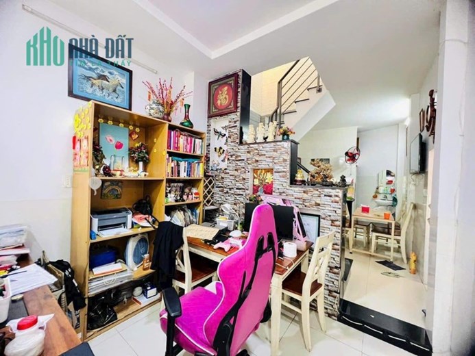 NHÀ BÁN KHU VỰC GÒ VẤP GẦN CÔNG VIÊN LÀNG HOA  . 3 LẦU. 4 PHÒNG NGỦ .GIÁ  4.18TY