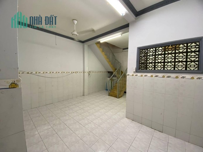 NHÀ BÁN KHU VỰC P.24- QUẬN BÌNH THẠNH- PHAN CHU TRINH
DIỆN TÍCH 40M2- GIÁ CHỈ 4 TỶ THƯƠNG LƯỢNG