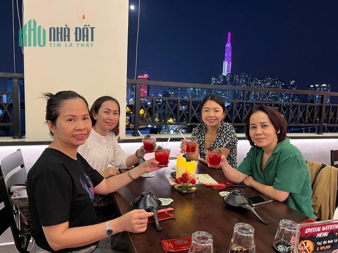 Chính Chủ Đi Nước Ngoài Nên Cần Sang Nhượng Lại Toàn Bộ Quán Vào Là Kinh Doanh Liền