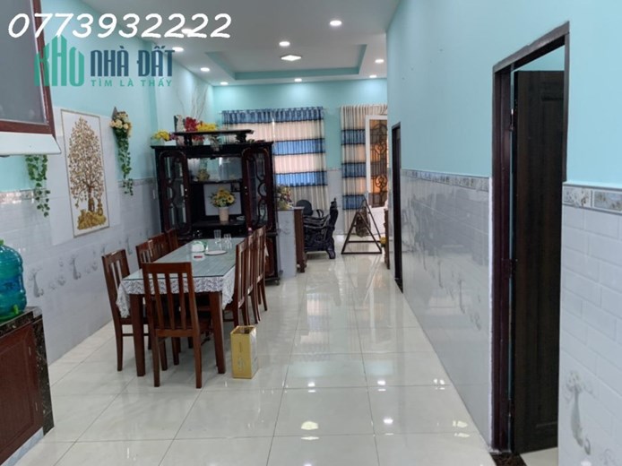 Chính chủ càn Bán nhà Tân Bửu Bến Lức Long An, 98m2 giá 2.8 tỷ. Đã có sổ hồng riêng