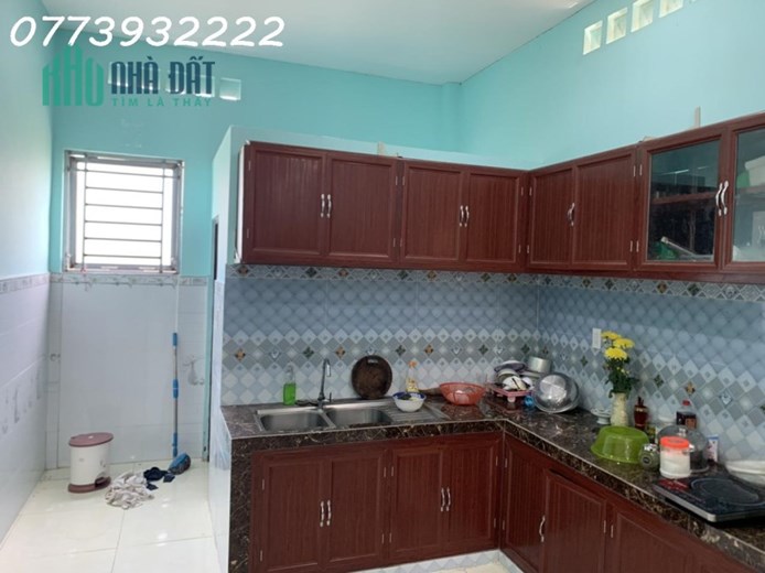 Chính chủ càn Bán nhà Tân Bửu Bến Lức Long An, 98m2 giá 2.8 tỷ. Đã có sổ hồng riêng