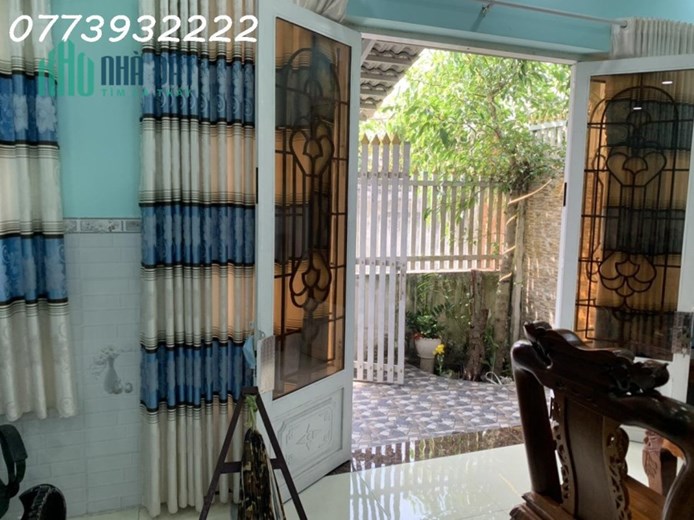 Chính chủ càn Bán nhà Tân Bửu Bến Lức Long An, 98m2 giá 2.8 tỷ. Đã có sổ hồng riêng