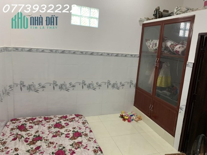 Chính chủ càn Bán nhà Tân Bửu Bến Lức Long An, 98m2 giá 2.8 tỷ. Đã có sổ hồng riêng