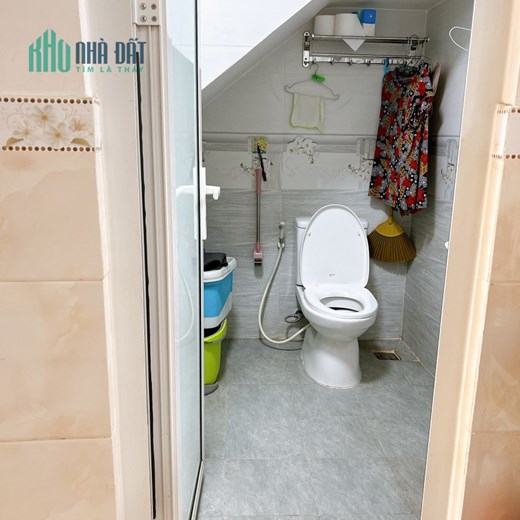 Nhà nở hậu hẻm ô tô quay đầu đường Bùi Minh Trực P6Q8. Giá 8,9 tỷ TL