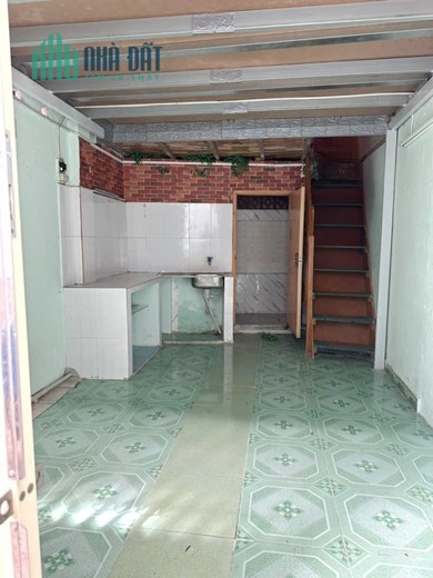 Cho thuê NNC hẻm ô tô đường Tám Danh P4Q8. Giá 15tr