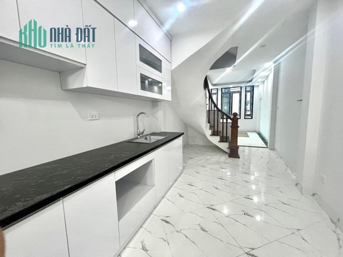 Bán nhà Hưng Phúc, Hoàng Mai, mặt phố ô tô đỗ cửa, 5 tầng mới ở ngay 40 m2, 4 tỷ 100