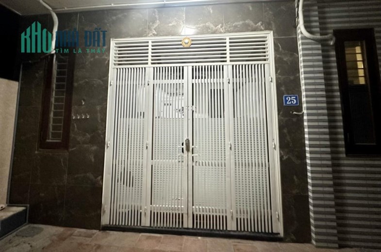 NHÀ ĐẸP - GIÁ TỐT - Chính Chủ Cần Bán Căn Nhà Tại Cầu Giấy, Hà Nội