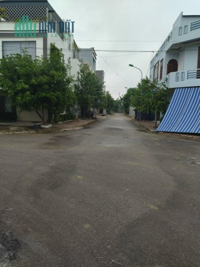 ĐẤT ĐẸP - GIÁ TỐT - CHÍNH CHỦ  Cần Bán Lô Đất Đẹp Mb 1905, Sau UB Phường Nam Ngạn, Tp Thanh Hóa.