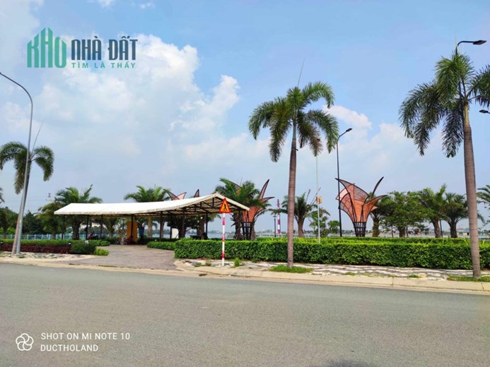 Bán nhà 150m2 Biệt thự 3 tầng góc 2MT ven sông Vườn Lài An Phú Đông Quận 12