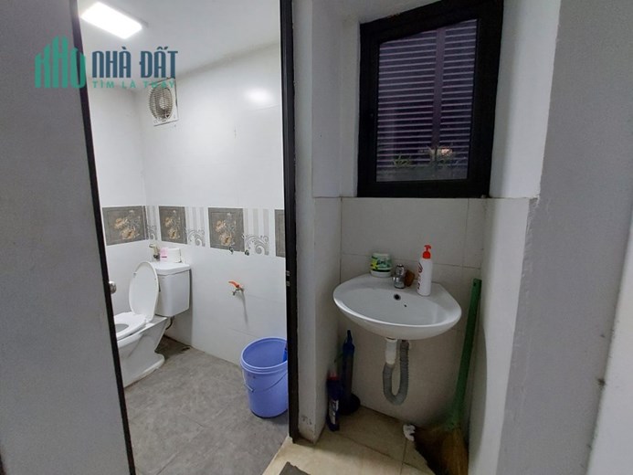Cho thuê mặt bằng kinh doanh, 35m2, 2 tầng, 8 tr, Văn Cao, vỉa hè rộng, gần Hồ.