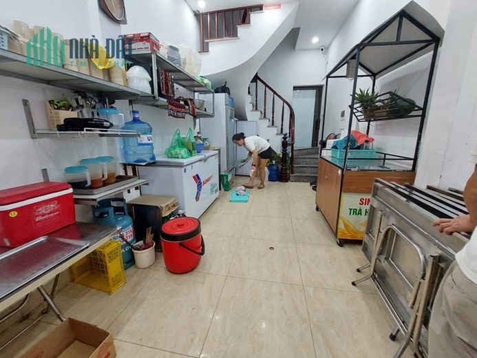 Cho thuê mặt bằng kinh doanh, 35m2, 2 tầng, 8 tr, Văn Cao, vỉa hè rộng, gần Hồ.