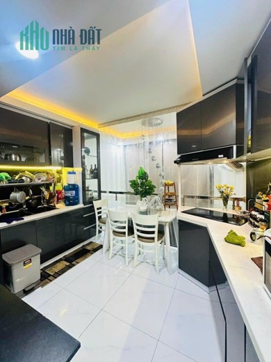 Quận 5 Giáp Quận 1 Sát Mặt Tiền An Dương Vương-HXH 4Tầng BTCT 40m2- Hơn 9Tỷ