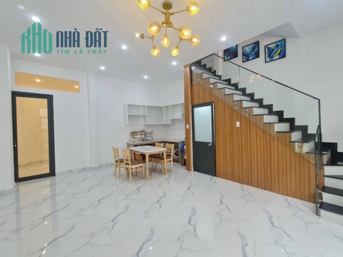 Bán Nhà 3PN DT 5.5Mx12M - Đường Lạc Long Quân Quận Tân Bình.
