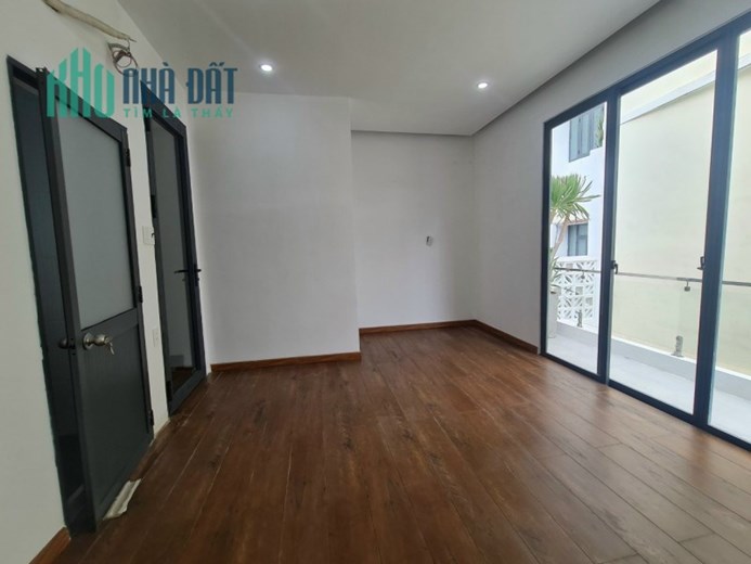 Bán Nhà 3PN DT 5.5Mx12M - Đường Lạc Long Quân Quận Tân Bình.