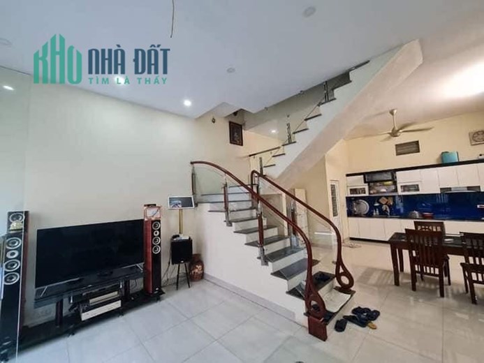 Bán Nhà Phố Bồ Đề - Long Biên 60m2 x 4 tầng, 4 phòng ngủ đầy đủ công năng, mặt ngõ rộng ô tô đỗ
