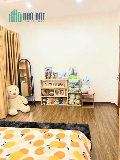 Chủ cần tiền bán gấp nhà 5 tầng dt 32m, giá hơn 3 tỷ.