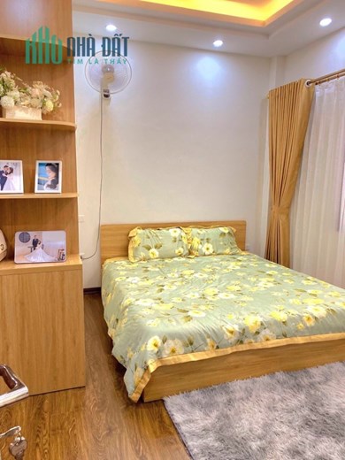 Chủ cần tiền bán gấp nhà 5 tầng dt 32m, giá hơn 3 tỷ.