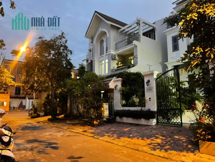 BIỆT THỰ PHÁP, KHU VIP NAM LONG, CẠNH TRƯỜNG QUỐC TẾ NAM LONG, PHƯỜNG TÂN THUẬN ĐÔNG, QUẬN 7.
