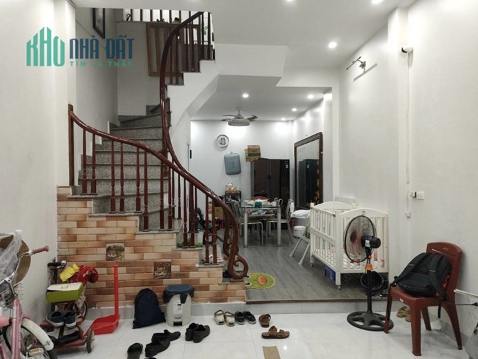 Bán nhà Hoàng Ngân, gần oto, ngõ rộng 40M x 5T, 6,5 tỷ.
