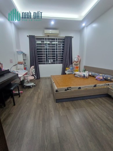 Bán nhà Hoàng Ngân, gần oto, ngõ rộng 40M x 5T, 6,5 tỷ.