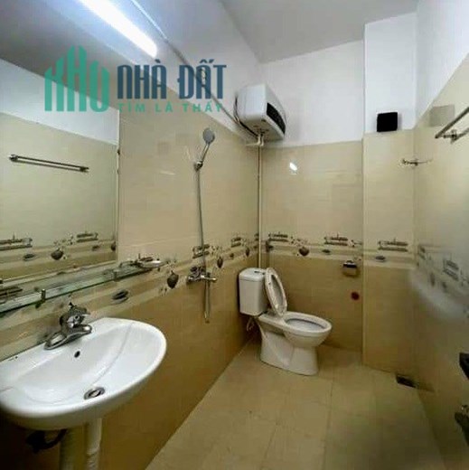 Nhà 5 tầng dân xây ở luôn Minh Khai ngõ thông rộng diện tích 58m2 mặt tiền 4.8m giá 5.x tỷ