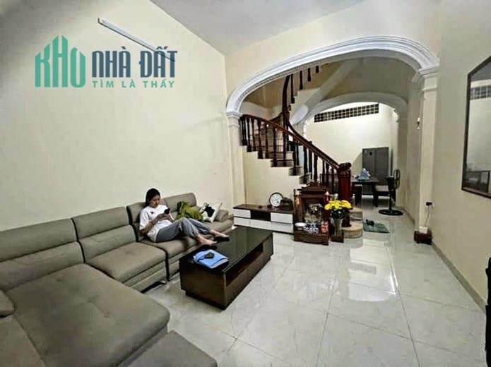Nhà 5 tầng dân xây ở luôn Minh Khai ngõ thông rộng diện tích 58m2 mặt tiền 4.8m giá 5.x tỷ