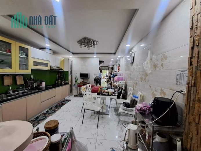 Bán nhà Mặt tiền Bế Văn Đàn - Đồng Đen - Bàu Cát, DT: 4x18m -5 Tầng - 5PN, 13.2 tỷ