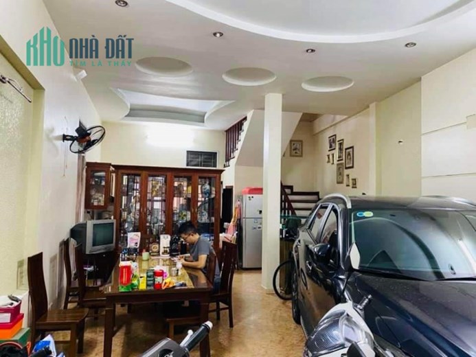 PHÂN LÔ VIP PHỐ HOÀNG CẦU - QUẬN ỦY ĐỐNG ĐA - Ô TÔ TRÁNH PHỐ VIP