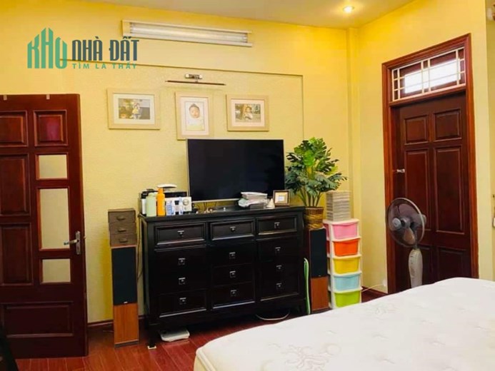PHÂN LÔ VIP PHỐ HOÀNG CẦU - QUẬN ỦY ĐỐNG ĐA - Ô TÔ TRÁNH PHỐ VIP