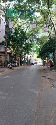 PHÂN LÔ VỈA HÈ PHỐ BẠCH MAI - KINH DOANH ĐỈNH - Ô TÔ TRÁNH DỪNG ĐỖ NGÀY ĐÊM