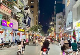 VỪA ĐẸP, VỪA HIẾM, MẶT KINH DOANH TRIỀU KHÚC, SẦM UẤT NGÀY ĐÊM