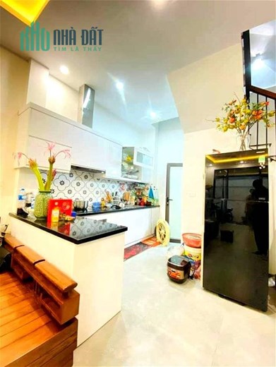 Bán nhà Hào Nam 42m2 x 5T, MT 4.2m giá 7,6 tỷ