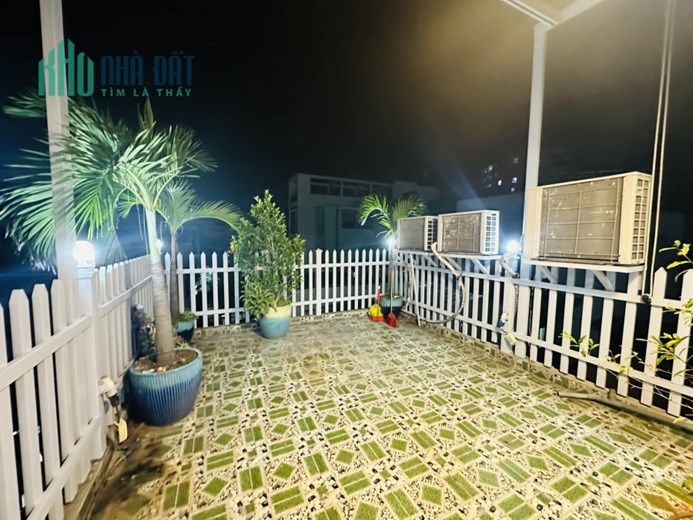 NHÀ ĐẸP FULL NỘI THẤT - HXH - XUNG QUANH 5 TRƯỜNG TỪ MẦM NON LÊN TRUNG HỌC - CẠNH BỜ KÈ - CÔNG VIÊN