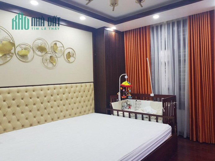 Nguyên Hồng 60m, 5 tầng, MT4.5, gía 14.6 tỷ ( ô tô tránh, KD bất chấp)