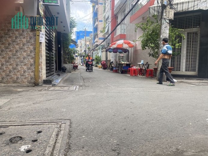 Cho thuê nhà 2 mặt tiền ngang 9m đường Lạc Long Quân