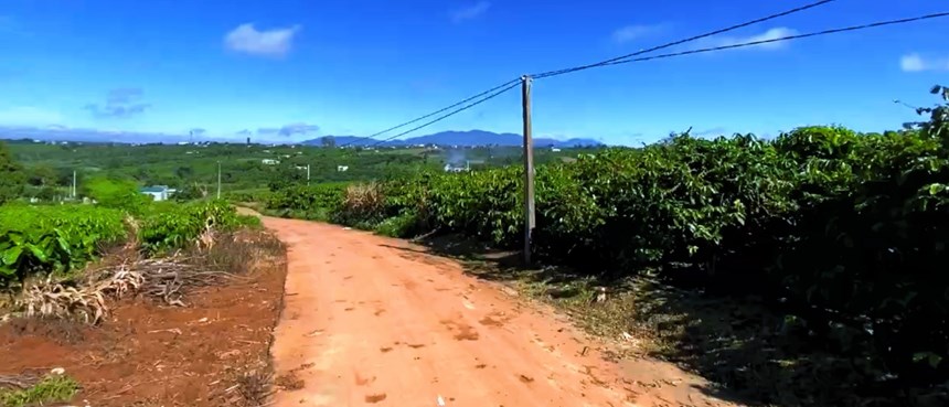Bán 1000m2 vườn MT đường bê tông có 100m2 thổ cư, view đồi núi đẹp, 680 triệu. Lh:0917731808