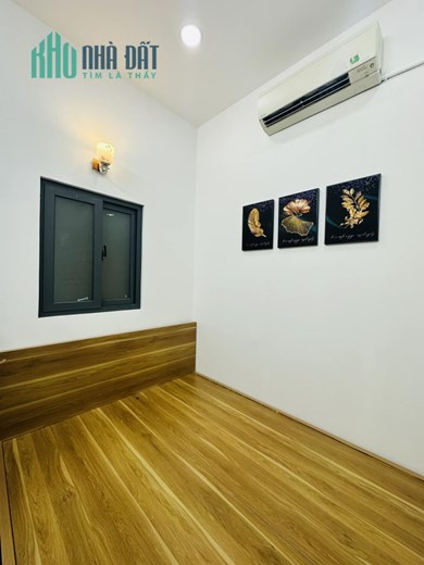 NHÀ TRUNG QUẬN 6 - HẺM 1 TRỤC CÁCH 1 CĂN RA MẶT TIỀN ĐƯỜNG.
