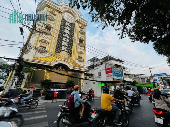 MẶT TIỀN KINH DOANH SẦM UẤT - GIẢM CHÀO.BÁN GẤP VỀ TỈNH KINH DOANH VÀ SINH SỐNG.