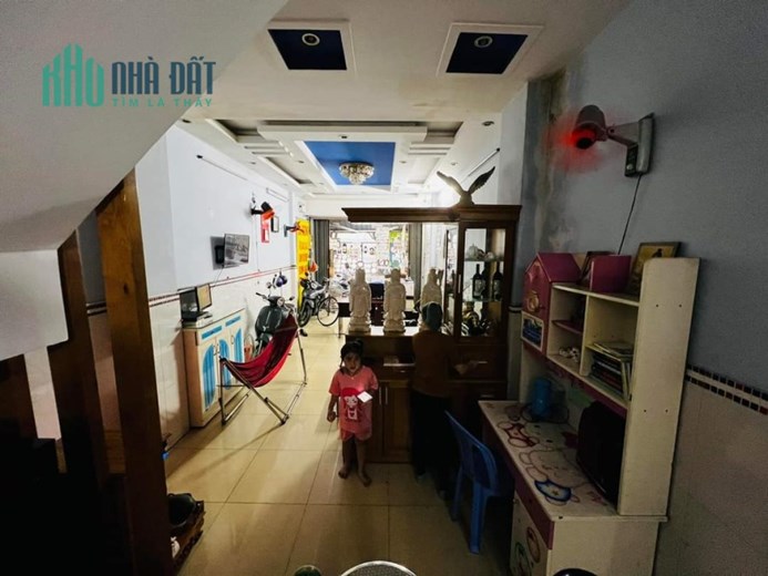 MẶT TIỀN KINH DOANH SẦM UẤT - GIẢM CHÀO.BÁN GẤP VỀ TỈNH KINH DOANH VÀ SINH SỐNG.